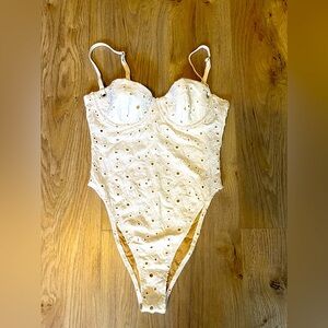 In very good condition and clean Fleur du mal Ivory Bullet Bodysuit Size S